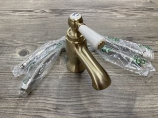 TRADITIONAL LEVER ACTION MONO BASIN MIXER TAP IN BRUSHED BRASS - RRP £245: LOCATION - R2