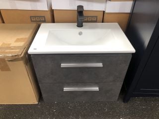 (COLLECTION ONLY) WALL HUNG 2 DRAWER SINK UNIT IN STONE GREY EFFECT WITH A 610 X 400MM 1TH CERAMIC BASIN COMPLETE WITH A BLACK MONO BASIN MIXER TAP & SPRUNG WASTE - RRP £745: LOCATION - A4