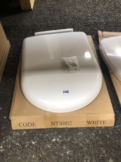 D-SHAPED SOFT CLOSE TOILET SEAT - RRP £70: LOCATION - R2