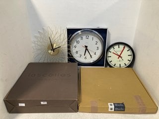 5 X ASSORTED WALL CLOCKS TO INCLUDE 2 X ACCTIM LOHNE WALL CLOCKS IN GOLD: LOCATION - A8