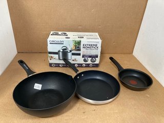 4 X ASSORTED KITCHEN ITEMS TO INCLUDE CIRCULON EXTREME NON-STICK 2.8 LITRE COVERED STRAINING SAUCEPAN: LOCATION - A5