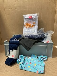 QTY OF ASSORTED JOHN LEWIS & PARTNERS CHILDRENS CLOTHING IN VARIOUS SIZES TO INCLUDE BOX PLEAT TUNIC IN NAVY - SIZE UK 6 YEARS: LOCATION - B1