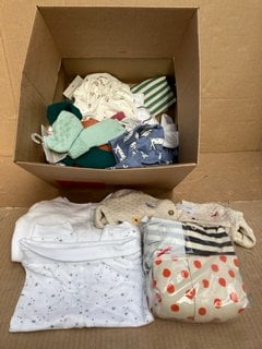 QTY OF ASSORTED KIDS CLOTHES TO INCLUDE JOHN LEWIS & PARTNERS VELCRO DRESS - SIZE 6-9 MONTHS: LOCATION - B2