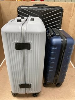 3 X ASSORTED SUITCASES IN VARIOUS COLOURS TO INCLUDE MEDIUM GREY SUITCASE: LOCATION - B2