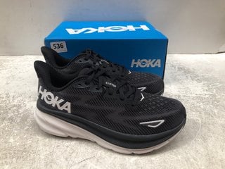 HOKA WOMEN'S CLIFTON 9 TRAINERS IN BLACK/GREY - UK SIZE 5.5 - RRP £130: LOCATION - B5