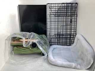 QTY OF ASSORTED PET ITEMS TO INCLUDE CAT TREE PARTS IN GREEN: LOCATION - B8