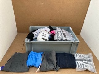 QTY OF ASSORTED KIDS CLOTHES TO INCLUDE SCHOOL SKIRT IN GREY: LOCATION - C17