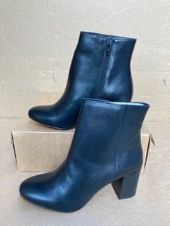 JONES BOOTMAKER NEPTUNE WOMENS ANKLE BOOTS IN BLACK - UK 6: LOCATION - C7