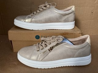 PAVERS METALLIC TRAINERS IN GOLD - UK 8: LOCATION - C6