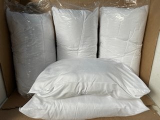 8 X EXTRA SOFT PILLOWS: LOCATION - C6