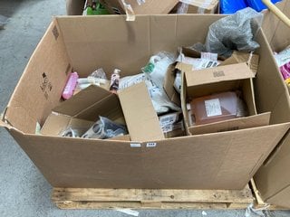 (COLLECTION ONLY) PALLET OF ASSORTED CHEMICALS TO INCLUDE RONSEAL ULTIMATE PROTECTION DECKING OIL IN NATURAL (PLEASE NOTE: 18+YEARS ONLY. ID MAY BE REQUIRED): LOCATION - B6