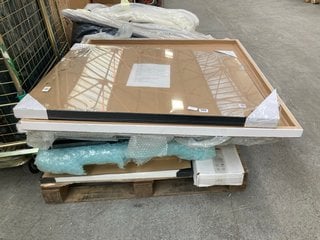 PALLET OF ASSORTED ITEMS TO INCLUDE JOHN LEWIS & PARTNERS 50MM SLAT VENETIAN BLIND 120 X 160CM: LOCATION - A5