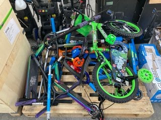 PALLET OF ASSORTED CHILDRENS BIKES/MANUAL SCOOTERS: LOCATION - A6 (KERBSIDE PALLET DELIVERY)