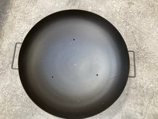 LARGE ROUND FIRE PIT IN BLACK: LOCATION - AR10