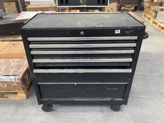 6 DRAWER TOOL CHEST IN BLACK WITH WHEELS: LOCATION - A2