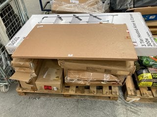 PALLET OF ASSORTED ITEMS TO INCLUDE SONGMICS OFFICE CHAIR IN BLACK: LOCATION - B1