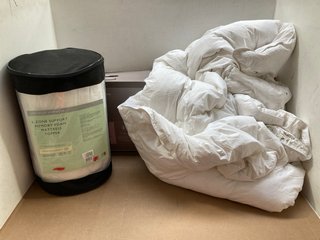 3 X ASSORTED JOHN LEWIS & PARTNERS BEDDING ITEMS TO INCLUDE NATURAL DUCK FEATHER & DOWN 10.5 TOG DOUBLE DUVET: LOCATION - AR5