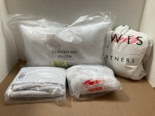 4 X ASSORTED JOHN LEWIS & PARTNERS BEDDING ITEMS TO INCLUDE CLUSTER FIBRE PILLOW: LOCATION - AR7