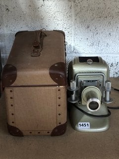 NORIS GERMAN ANTIQUE SLIDE PROJECTOR IN ORIGINAL CASE WITH ACCESSORIES: LOCATION - BR21