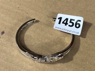 BRACELET IN SILVER COLOUR: LOCATION - BR21