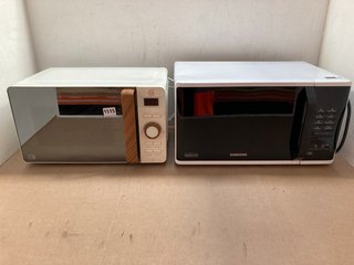 2 X ASSORTED MICROWAVES TO INCLUDE SWAN MICROWAVE IN WHITE AND WOOD EFFECT : MODEL SM22036LWHTN: LOCATION - AR17