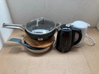 QTY OF ASSORTED JOHN LEWIS & PARTNERS SMALL KITCHEN APPLIANCES AND KITCHENWARE TO INCLUDE JUG KETTLE IN BLACK: LOCATION - AR18