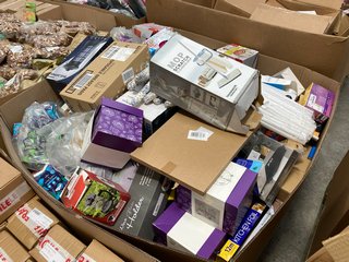 PALLET OF ASSORTED ITEMS TO INCLUDE SENELUX BUG ZAPPER & QTY OF BEE & BUMBLE PASTEL MINI CANVAS & EASELS - PAINT YOUR OWN MASTERPIECE SETS: LOCATION - B5 (KERBSIDE PALLET DELIVERY)