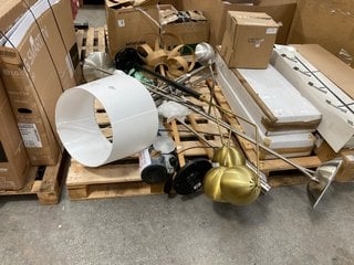 PALLET OF ASSORTED JOHN LEWIS & PARTNERS FLOOR LAMPS TO INCLUDE JACQUES TRIPOD FLOOR LAMP IN OAK GREY & WHITE SHADE: LOCATION - B6 (KERBSIDE PALLET DELIVERY)