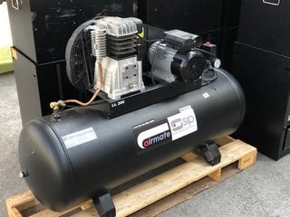 SIP INDUSTRIAL 05308 SIP PX4/200B 230V AIRMATE COMPRESSOR: LOCATION - A4 (KERBSIDE PALLET DELIVERY)