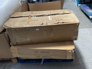 PALLET OF ASSORTED FURNITURE ITEMS TO INCLUDE 6 FOOT WOOD GRAIN FOLDING TABLE IN BLACK: LOCATION - B1 (KERBSIDE PALLET DELIVERY)