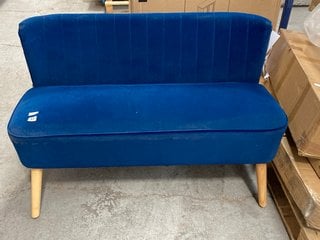 RIBBED BACK 2 SEATER ACCENT CHAIR WITH WOODEN LEGS IN NAVY: LOCATION - B3