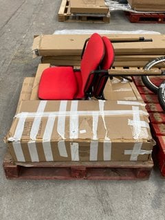 PALLET OF ASSORTED ITEMS TO INCLUDE 2 X PADDED CONFERENCE CHAIRS IN RED/BLACK: LOCATION - B3 (KERBSIDE PALLET DELIVERY)