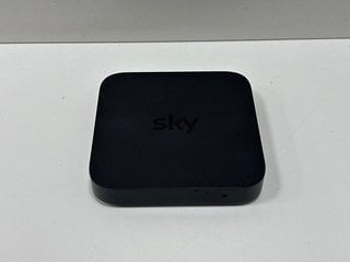 SKY TV PUCK TV STREAMING BOX IN BLACK: MODEL NO IP061-EF-ANT (WITH BOX & MAINS POWER CABLE) [JPTM125185]