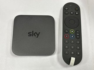 SKY STREAM PUCK TV STREAMING BOX IN BLACK: MODEL NO IP061-EF-ANT (WITH REMOTE) [JPTM125096]