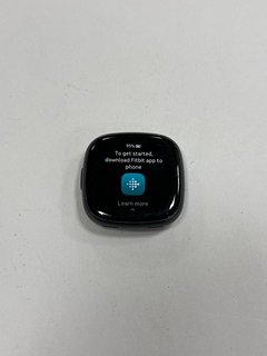 FITBIT VERSA 4 SMARTWATCH IN GRAPHITE: MODEL NO FB 523 (WATCH FACE & CHARGER CABLE) [JPTM124911]