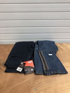 REDROUTE REGULAR RIDER JEANS BLUE SIZE 32 AND WEISE 32 NELSON JEANS BLUE IN SIZE 32