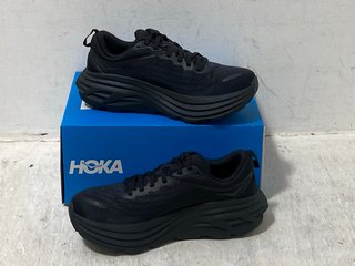 HOKA WOMENS BONDI 8 MESH LACE UP TRAINERS IN BLACK SIZE: 4.5: LOCATION - B21