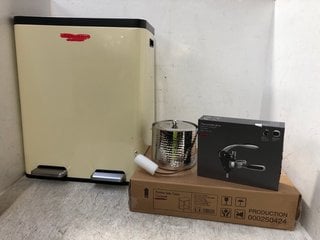 4 X ASSORTED JOHN LEWIS AND PARTNERS HOUSE HOLD ITEMS TO INCLUDE 3 PIECE SOMMELIER GIFT SET: LOCATION - B17