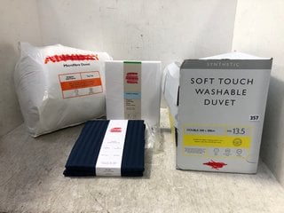 5 X ASSORTED JOHN LEWIS AND PARTNERS BED ITEMS TO INCLUDE DOUBLE SOFT TOUCH WASHABLE DUVET: LOCATION - B17