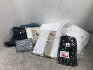 QTY OF ASSORTED JOHN LEWIS AND PARTNERS ITEMS TO INCLUDE COMFY AND RELAXED WASHED LINEN 2 X STANDARD PILLOWCASES IN WHITE: LOCATION - B13