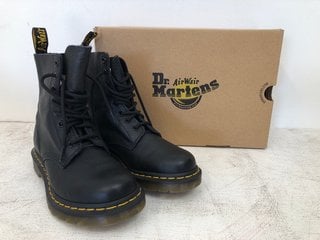 DR MARTENS 1460 PASCAL LEATHER BOOTS IN BLACK SIZE: 7 RRP - £170: LOCATION - WHITE BOOTH