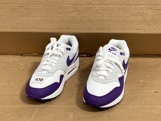 NIKE AIR MENS SUEDE AND MESH SPORTS TRAINERS IN WHITE/PURPLE SIZE: 7.5: LOCATION - B8