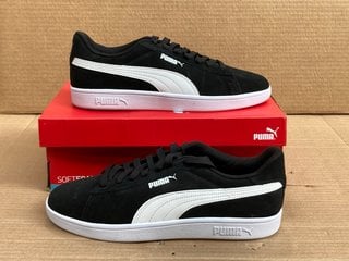 PUMA SOFT FOAM SMASH 3.0 TRAINERS IN BLACK/WHITE SIZE: 10: LOCATION - C13