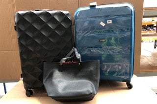 3 X ASSORTED LUGGAGE ITEMS TO INCLUDE AMERICAN TOURISTER LARGE HARDSHELL TRAVEL SUITCASE IN BLUE: LOCATION - A4