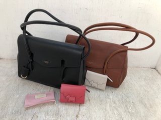 2 X RADLEY LOGO PRINT LEATHER HANDBAGS IN BLACK AND BROWN TO INCLUDE 2 X RADLEY SMALL DOG AND LOGO PRINT PURSES IN GREY AND PINK: LOCATION - D7