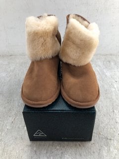 EMU AUSTRALIA PLATINUM LARA MINI FLEECED BOOTS IN TAN SIZE: 7 RRP - £149: LOCATION - D4