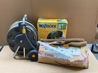 3 X ASSORTED ITEMS TO INCLUDE 2 X HOZELOCK 2 IN 1 60M HOSE REELS: LOCATION - A5