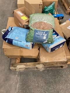 (COLLECTION ONLY) PALLET OF ASSORTED PET ITEMS TO INCLUDE COPDOCK MILL WILD BIRD FEED 20KG: LOCATION - B7