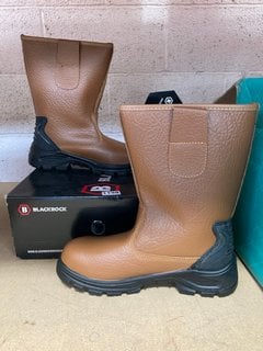 BLACKROCK FUR LINED RIGGER BOOTS IN TAN SIZE: UK 8: LOCATION - BR12