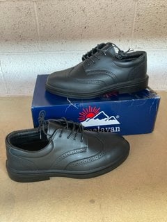 HIMALAYAN SAFETY SHOES IN BLACK SIZE: 10: LOCATION - BR12